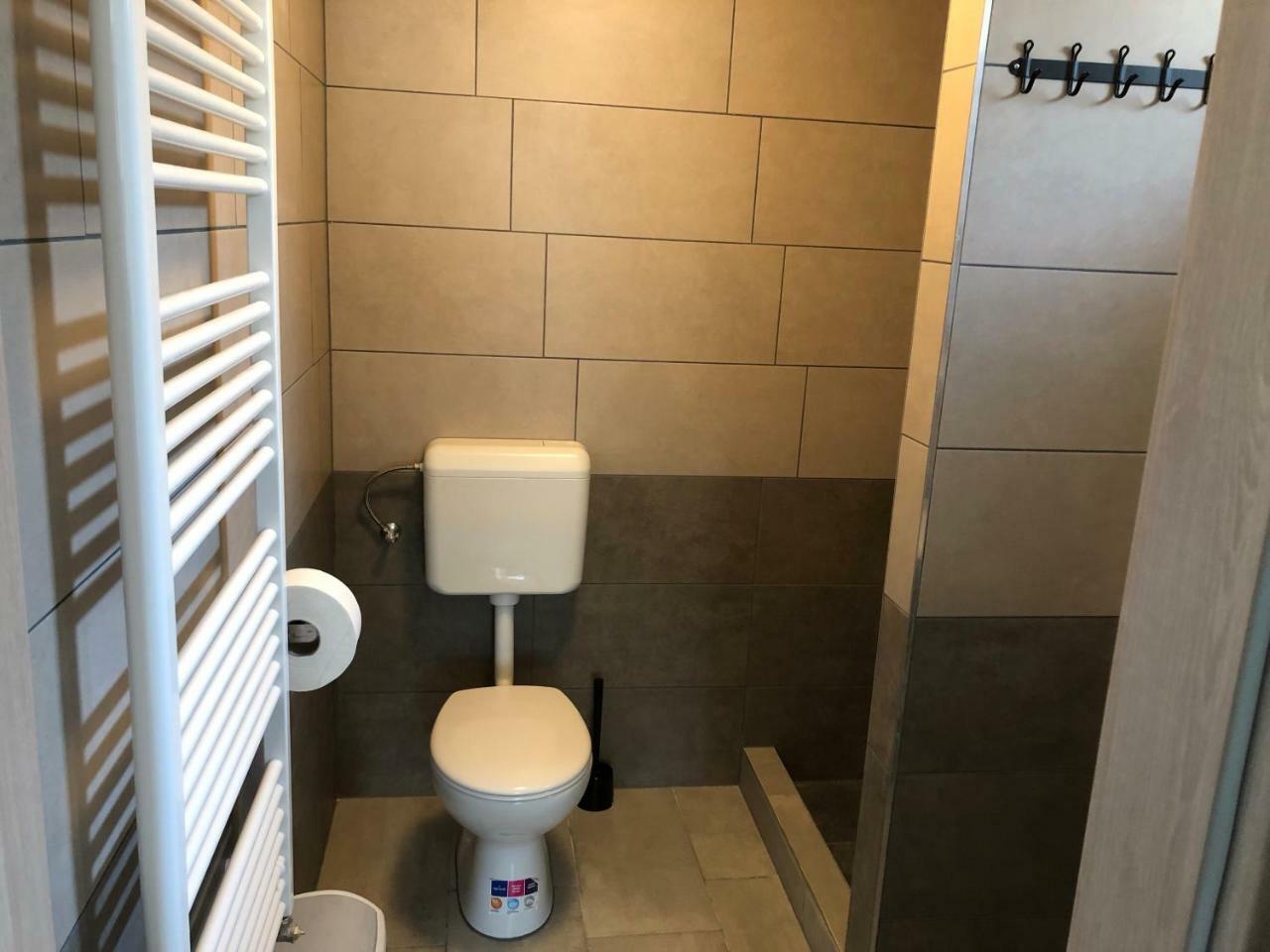 Juno Apartman Vendeghaz Мишкольц Экстерьер фото